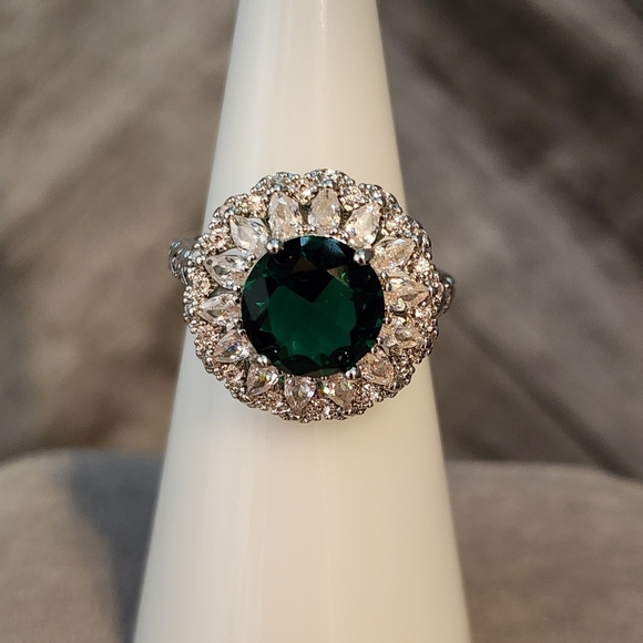 Aprilsplace Jewelry - Green Round Bling Ring